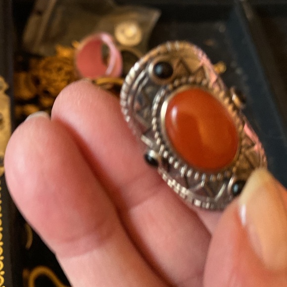 Unique Saddle ring Carnelian stone with Black Onyx stones around Size 6 925 SS - Picture 5 of 7